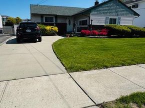 10 Schley Avenue, Lindenhurst NY 11757