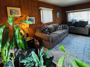 10 Schley Avenue, Lindenhurst NY 11757