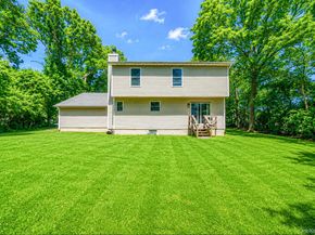 20 Essex Circle, Shirley NY 11967