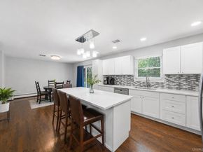 20 Essex Circle, Shirley NY 11967