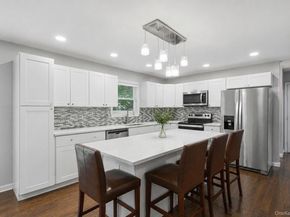 20 Essex Circle, Shirley NY 11967