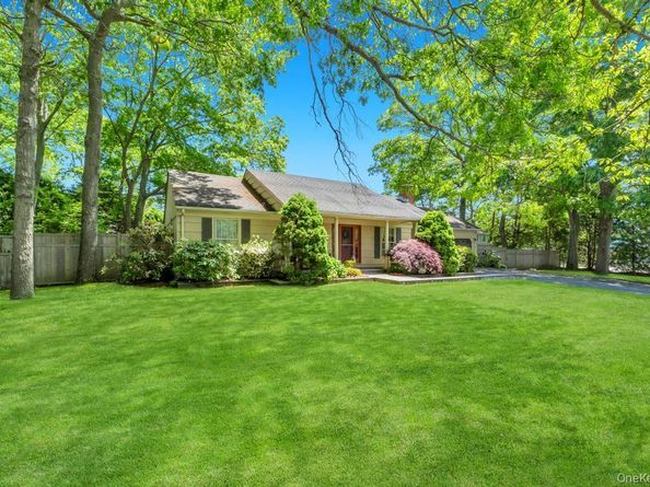 3 Woodbine Lane, East Moriches NY 11940