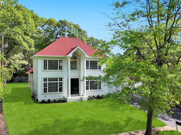 11 Amboy Lane, Lake Grove NY 11755