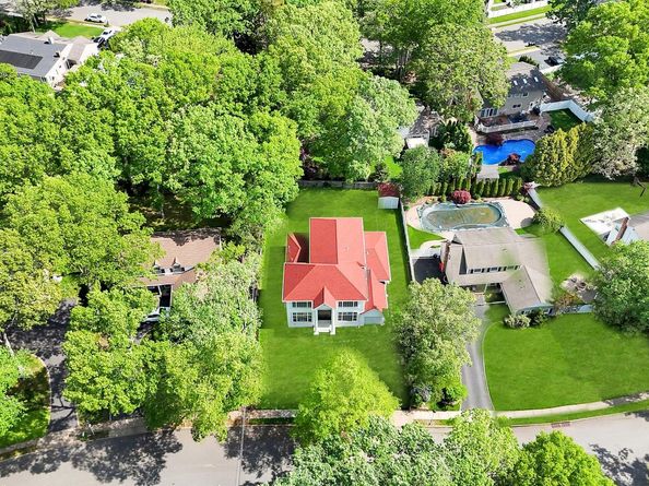 11 Amboy Lane, Lake Grove NY 11755