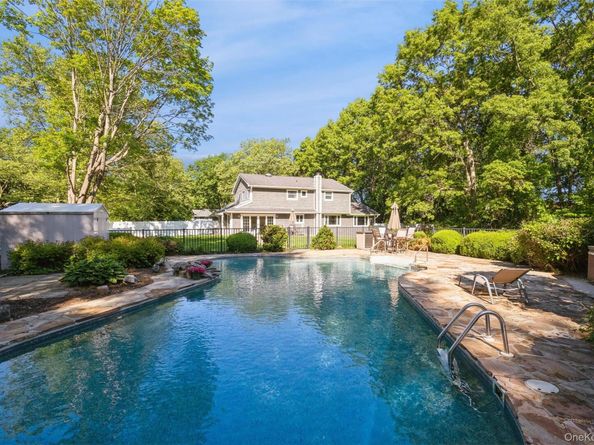 5 Blossom Street, Dix Hills NY 11746