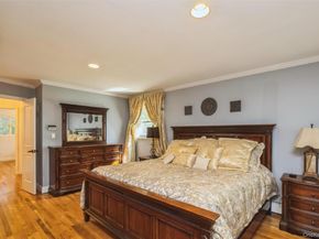 5 Blossom Street, Dix Hills NY 11746