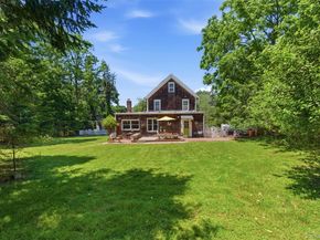 4 Landing Meadow Road, Smithtown NY 11787