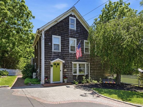 4 Landing Meadow Road, Smithtown NY 11787