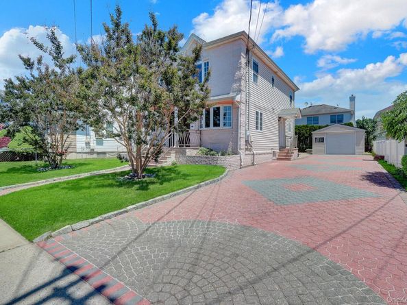 32 3rd Avenue, New Hyde Park NY 11040
