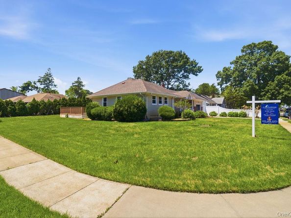 2934 Kinloch Road, Wantagh NY 11793