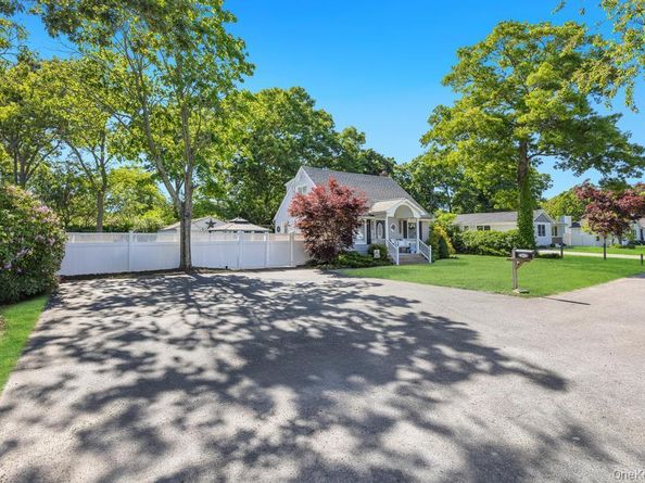 4 Pine Street, Holtsville NY 11742