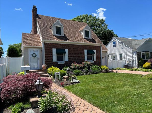 708 Clemons Street, Bellmore NY 11710