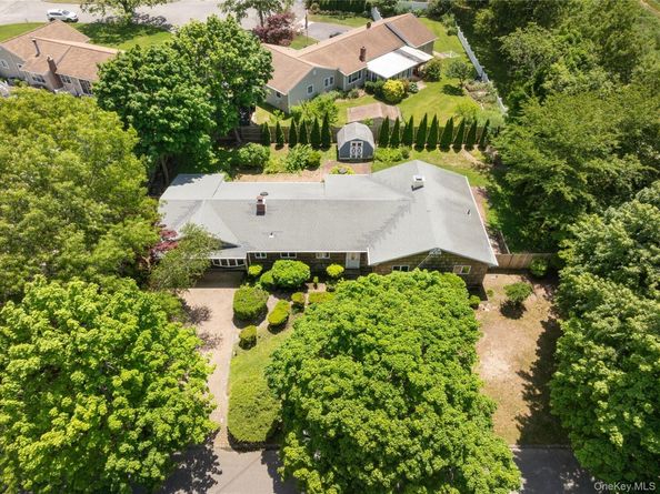 4 N Balin Court, South Setauket NY 11720