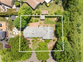 4 N Balin Court, South Setauket NY 11720