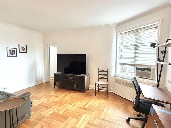 48-42 44th Street 6G, Woodside NY 11377