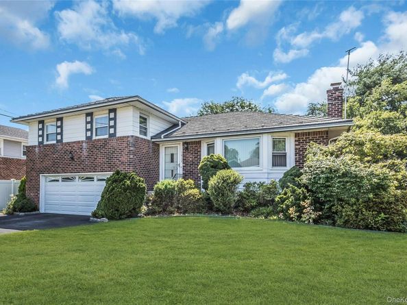 1812 Collins Street, Seaford NY 11783