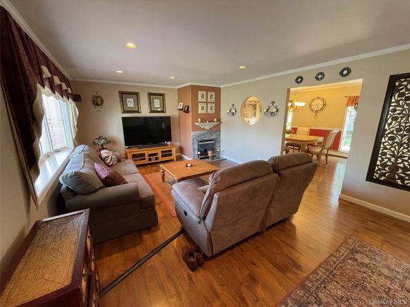 41 Birchfield Avenue, Babylon NY 11702