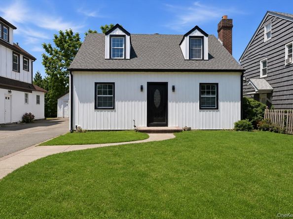 48 Flower Street, Hicksville NY 11801