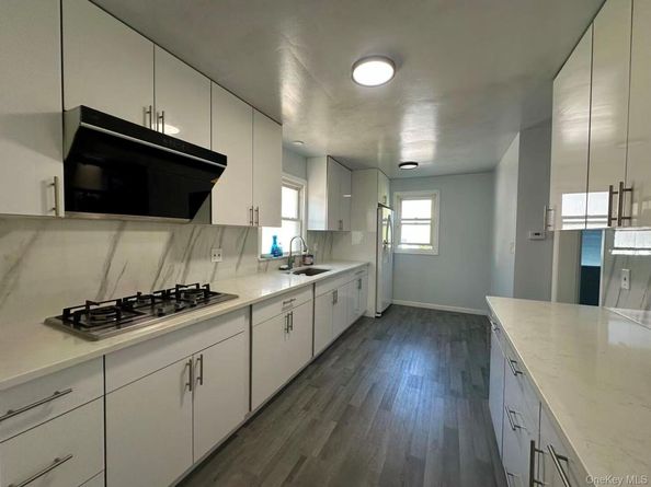 215 Mineola Avenue, Carle Place NY 11514