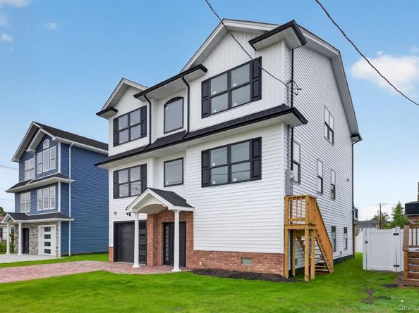 267 Roosevelt Avenue, Freeport NY 11520
