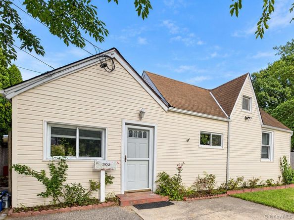 302 McCall Avenue, West Islip NY 11795