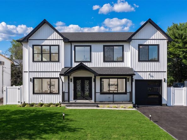 41 Chase Lane, Levittown NY 11756
