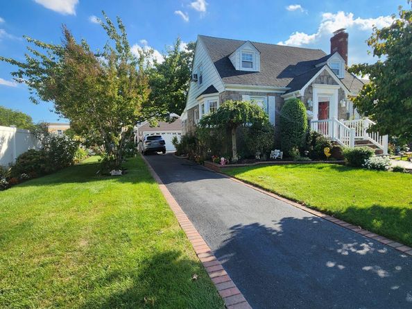 199 Claxton Avenue, Bellmore NY 11710