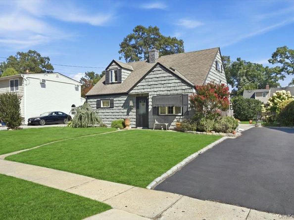 65 Riverside Avenue, Massapequa NY 11758
