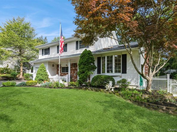 22 Sheryl Crescent, Smithtown NY 11787