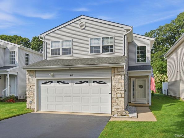 28 Colony Drive, Holbrook NY 11741
