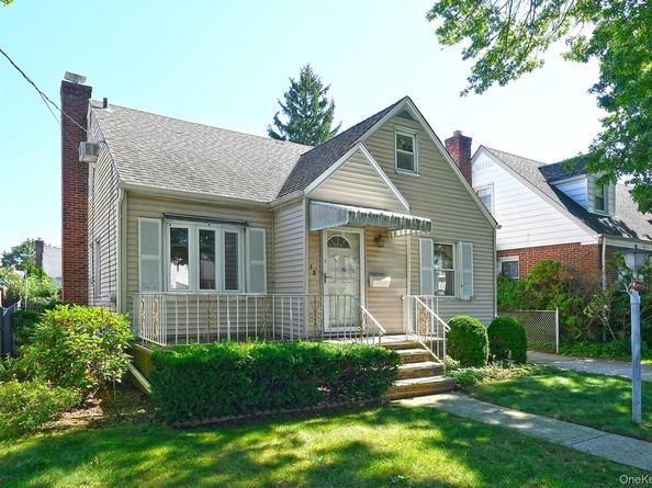 12 Hull Avenue, New Hyde Park NY 11040
