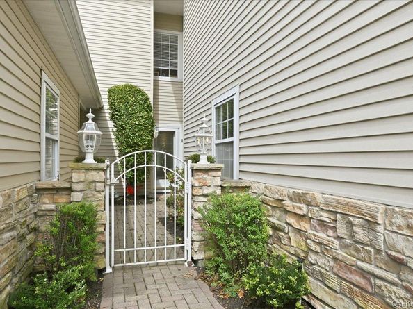 89 Windwatch Drive, Hauppauge NY 11788