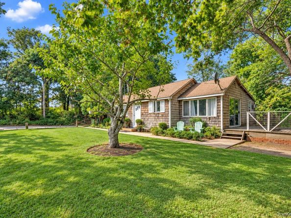 4 Holzman Drive, Hampton Bays NY 11946