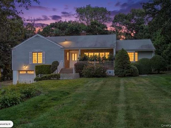 4 Woodleaf Court, Cold Spring Harbor NY 11724