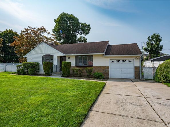 3986 Maplewood Drive, Seaford NY 11783