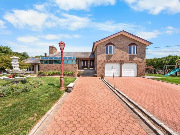 1 Grandview Drive, Shirley NY 11967