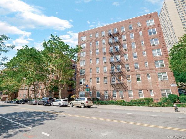 67-12 Yellowstone Boulevard f6, Forest Hills NY 11375
