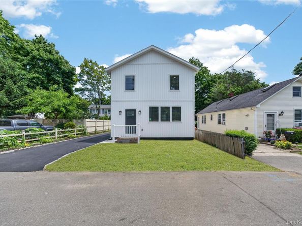 15 Grand Place, Huntington Station NY 11746