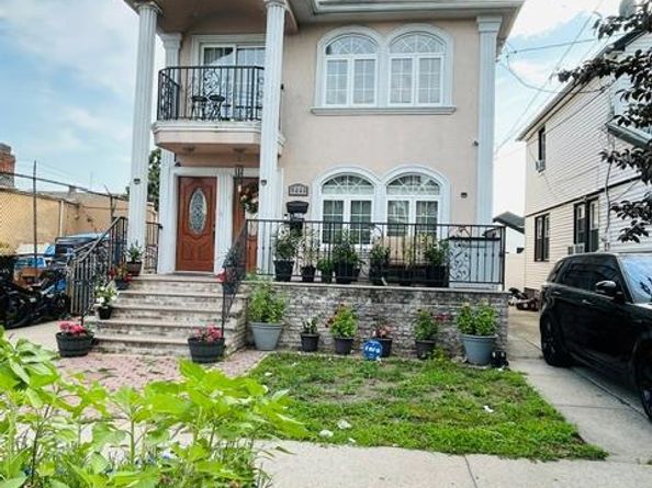 9444 214th Street, Queens Village NY 11428