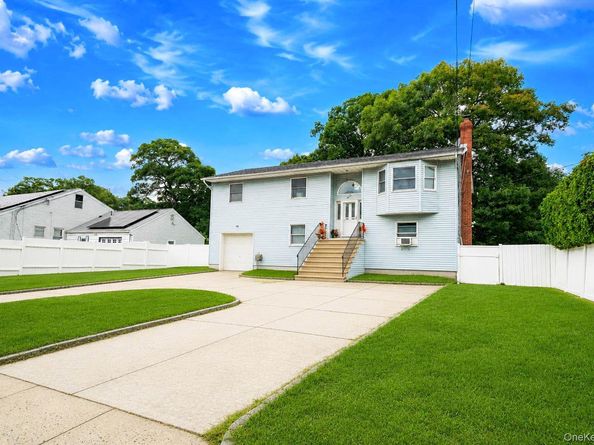 107 Cedar Oaks Avenue, Farmingville NY 11738