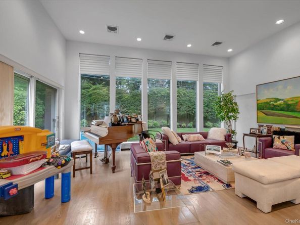 57 Parkway Drive, Roslyn Heights NY 11577