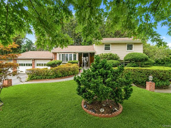 11 Carrol Place, Greenlawn NY 11740