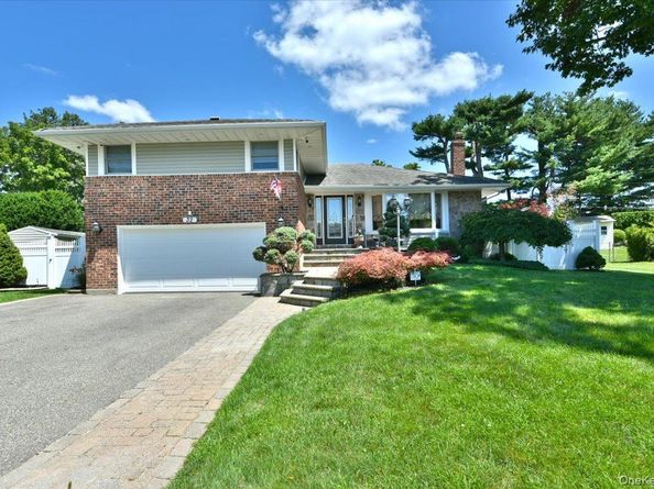 32 Lark Drive, Woodbury NY 11797