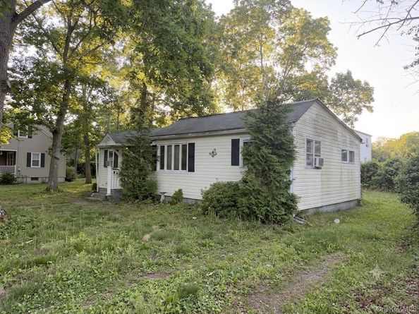 33 Elm Road E, Mastic Beach NY 11951
