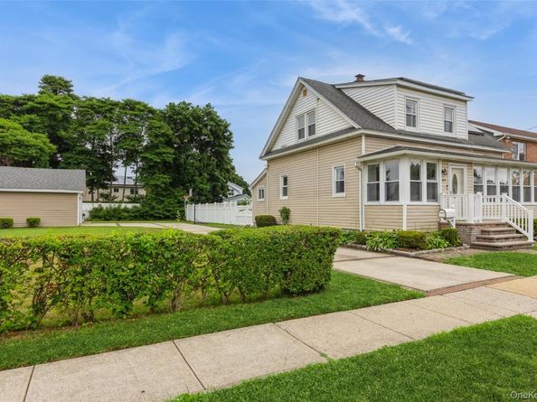 469 Chester Street, Uniondale NY 11553