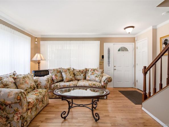 8 Crossman Road, Centerport NY 11721