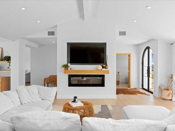 3170 Falcon Drive, Carlsbad CA 92008