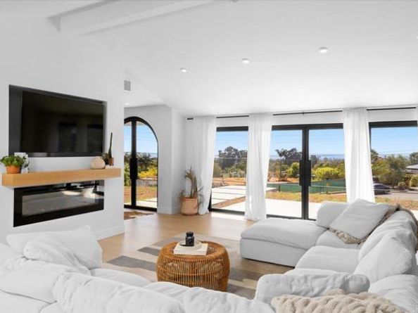 3170 Falcon Drive, Carlsbad CA 92008