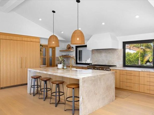 3170 Falcon Drive, Carlsbad CA 92008