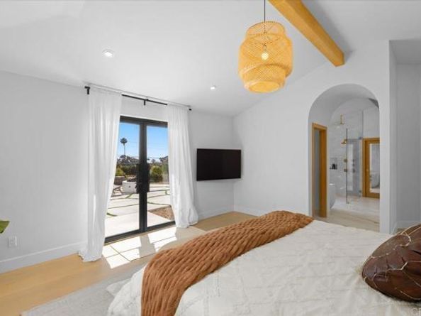 3170 Falcon Drive, Carlsbad CA 92008